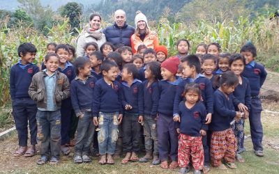 Laura y Alba, emocionadas en Nepal